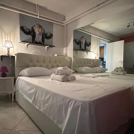 Harrys Apartment-3